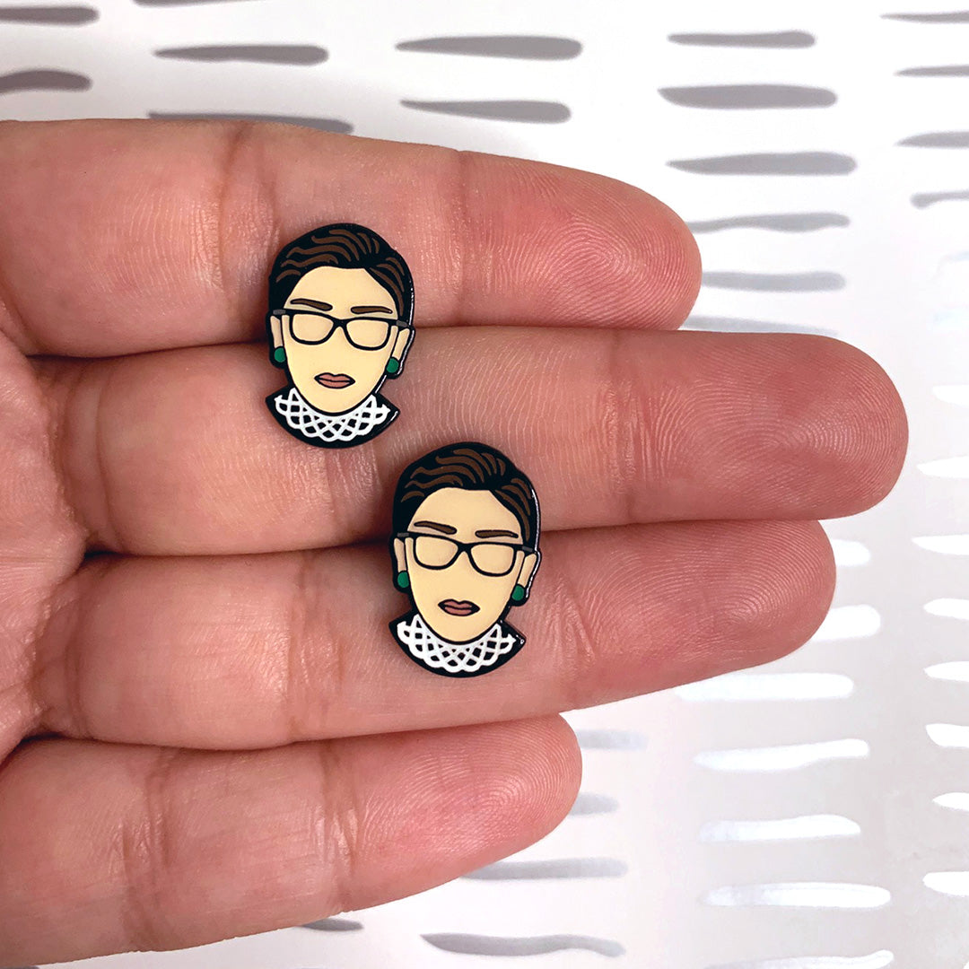 Ruth-Bader-Ginsburg_In_Hand